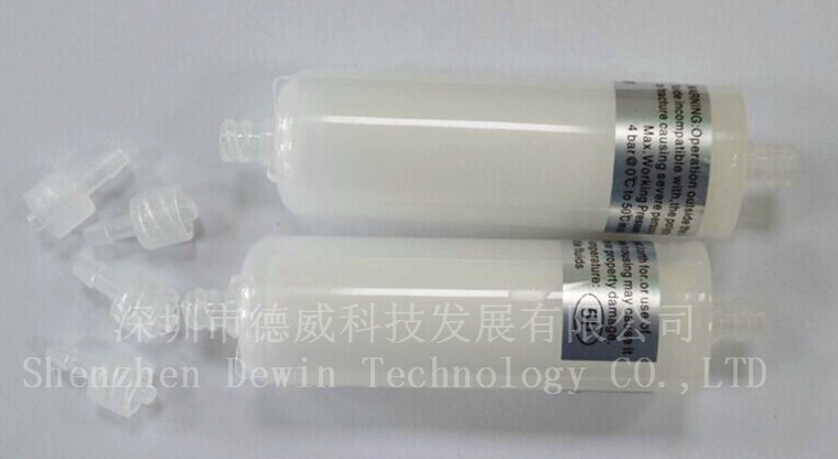 白色长圆柱形过滤器