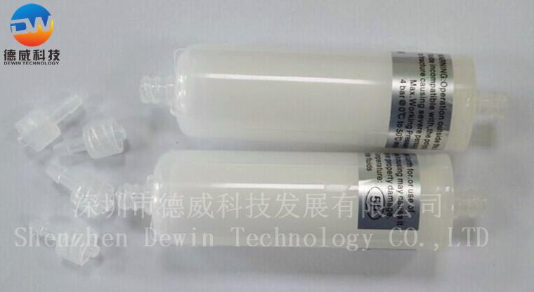 白色长圆柱形过滤器